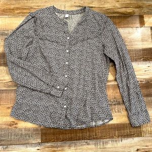 Old Navy buttoned blouse - never worn - women’s M